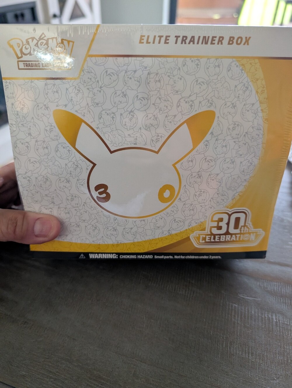 Elite Trainer Box - 30th Celebration (White & Gold)Pokemon NEW